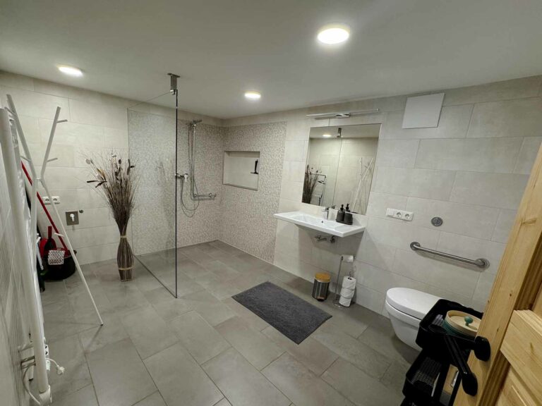 Badezimmer Ferienwohnung Stoablick Bad Goisern am Hallstättersee