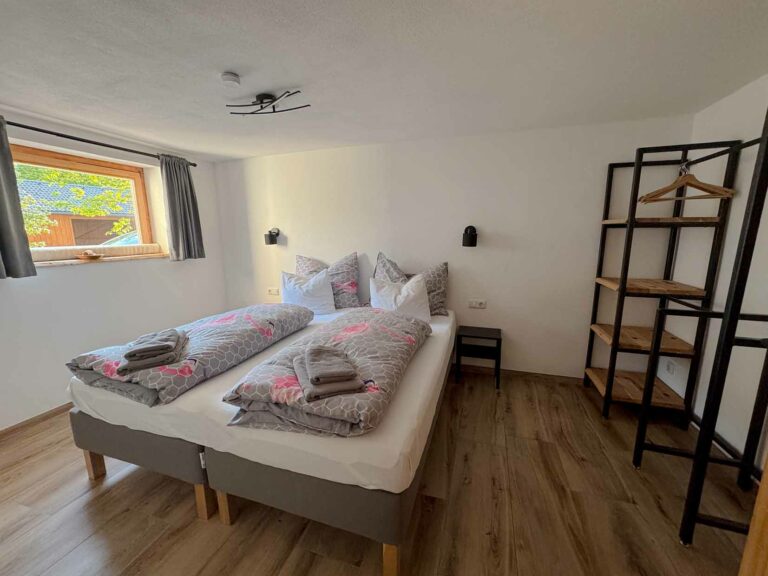 Schlafzimmer Ferienwohnung Stoablick Bad Goisern am Hallstättersee